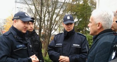 Interweniujący policjanci i wspierający nas poseł Huskowski