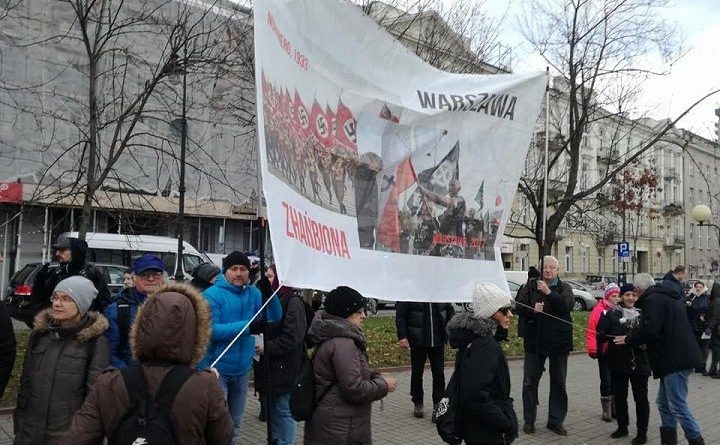 Transparent Warszawa zhańbiona został zatrzymany przez policję 11 listopada 2017 r.