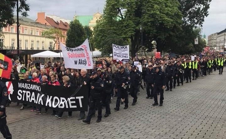 Demonstracja idzie sprzed Sejmu pod Sąd Najwyższy, 2.07.2018