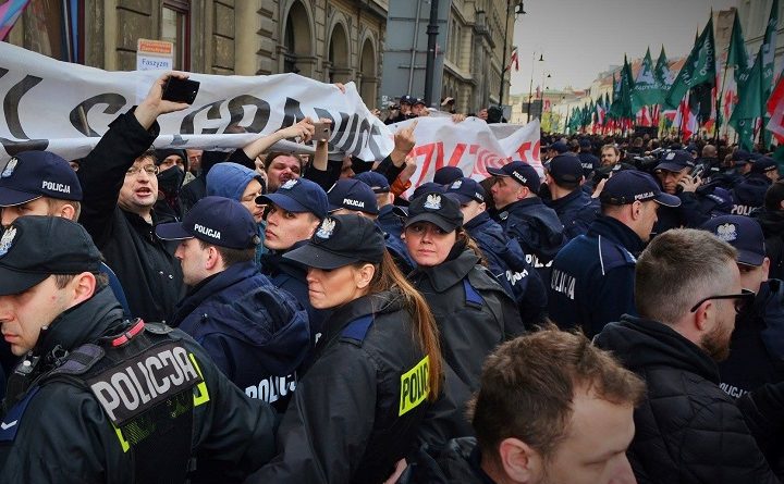 Policja spycha Obywateli RP i toruje drogę dla marszu ONR, Warszawa 29 kwietnia 2017